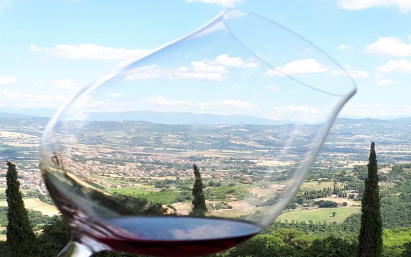 Vino e arte, potenti attrattori – Una riflessione aperta   ……….…   Umbria Wine Club: il vino e l’arte, il connubio necessario